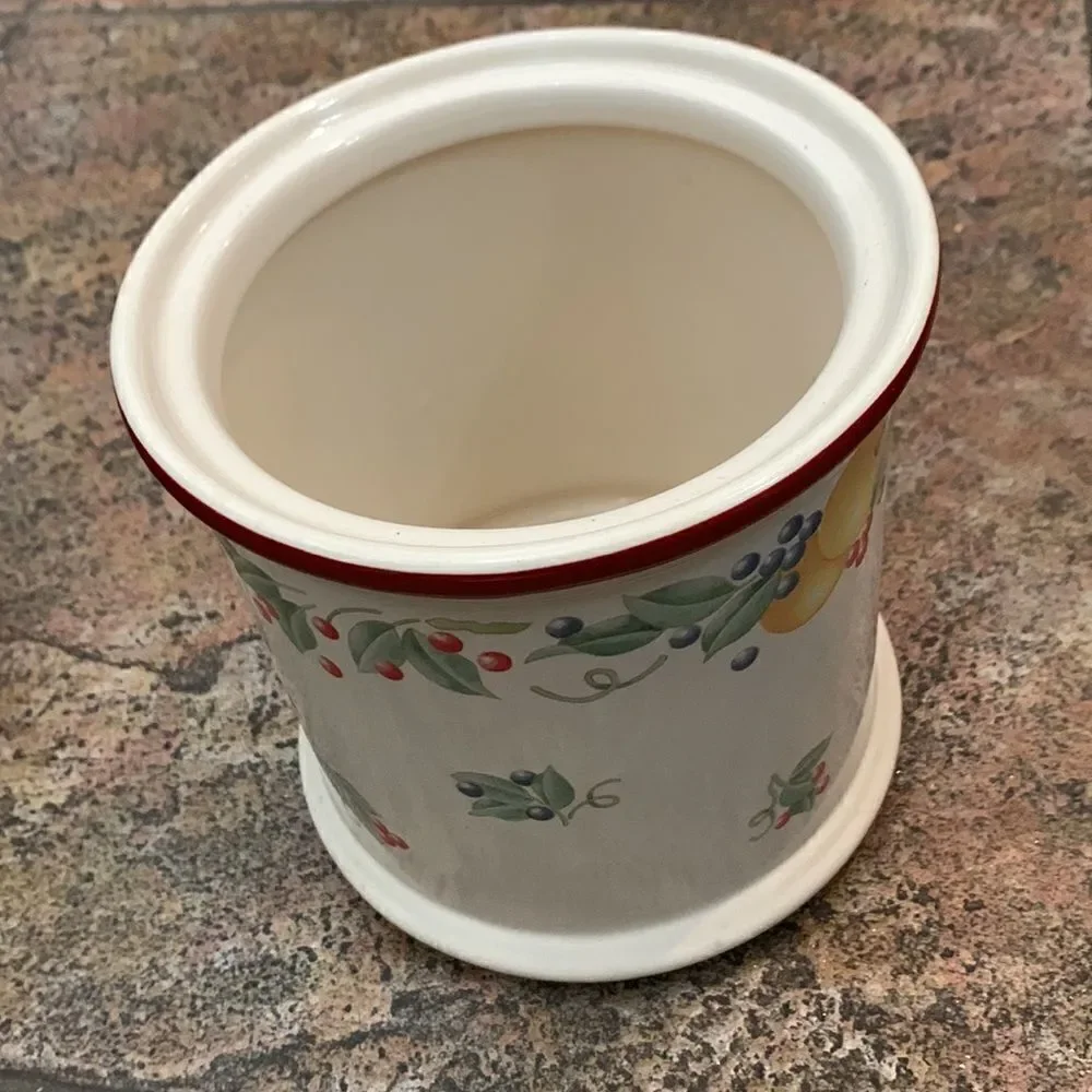 Jay import Company Christmas Holly Berrie Fruit Storage Canister Secure Knob Lid